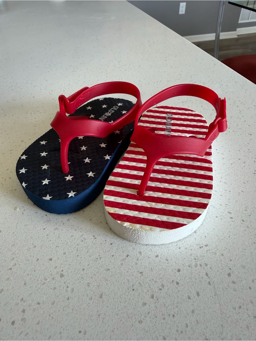 Old Navy Red Blue Patriotic Flip Sandals baby size 5 NWOT